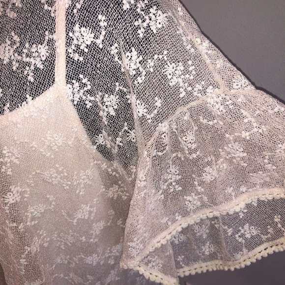 Cream colored lace blouse! - Picture 3 of 4